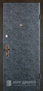 Дешевая металлическая дверь входная эконом класса №12 - фото вид снаружи