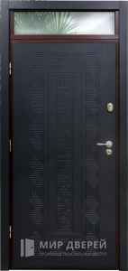 Входная дверь с верхней фрамугой в квартиру №22 - фото вид снаружи