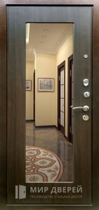 Красивая входная дверь в коттедж №23 - фото вид изнутри